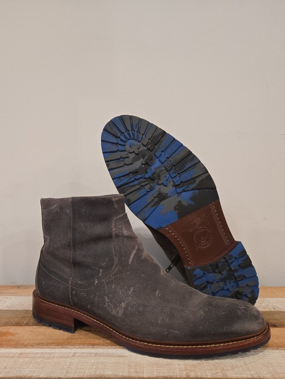 Johnston & Murphy Knox Waxed Gray Suede Chukka Boots